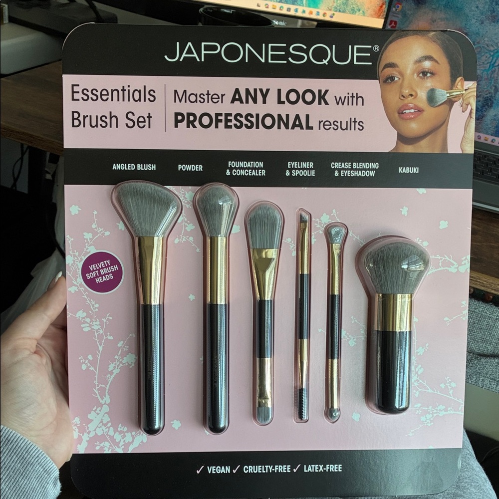 Brand New Essentials Brush Set - Black and Silver